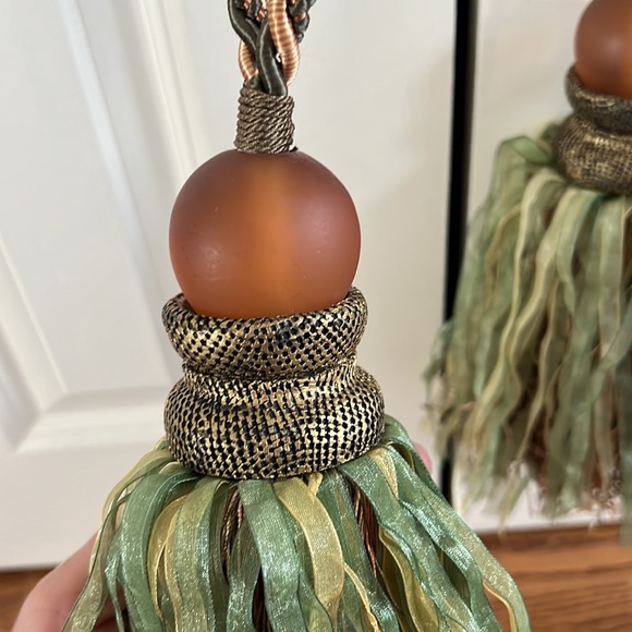 Large Decorative tassels-curtain tie backs-pair EUC - Picture 3 of 6